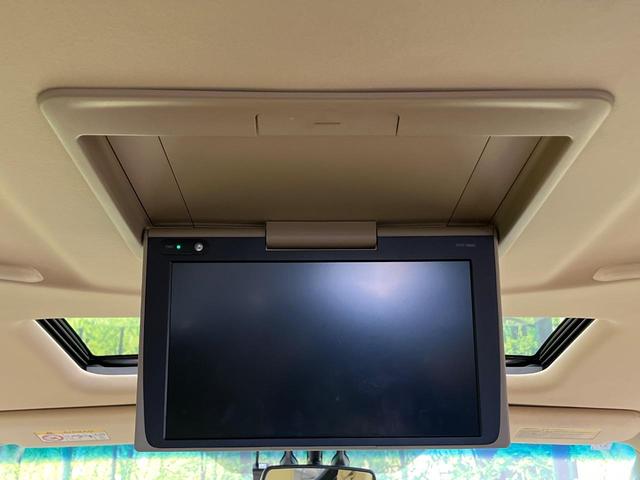 アルファードハイブリッド Ｇ　Ｆパッケージ　４ＷＤ　サンルーフ　フリップダウンモニター　両側電動ドア　純正１０．５型ナビ　バックカメラ　衝突被害軽減　レーダークルーズ　電動リアゲート　ベージュ革シート　ドラレコ　コーナーセンサー（4枚目）