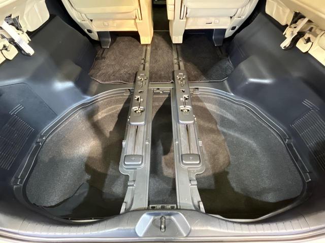 アルファードハイブリッド Ｇ　Ｆパッケージ　４ＷＤ　サンルーフ　フリップダウンモニター　両側電動ドア　純正１０．５型ナビ　バックカメラ　衝突被害軽減　レーダークルーズ　電動リアゲート　ベージュ革シート　ドラレコ　コーナーセンサー（34枚目）