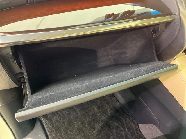 アルファードハイブリッド Ｇ　Ｆパッケージ　４ＷＤ　サンルーフ　フリップダウンモニター　両側電動ドア　純正１０．５型ナビ　バックカメラ　衝突被害軽減　レーダークルーズ　電動リアゲート　ベージュ革シート　ドラレコ　コーナーセンサー（49枚目）