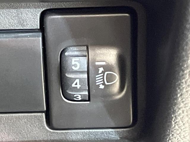 スペーシアカスタム ハイブリッドＸＳ　届出済未使用車　両側電動ドア　衝突被害軽減システム　レーダークルーズ　ヘッドアップディスプレイ　シーケンシャルウィンカー　マルチユースフラップ　純正１５インチＡＷ　車線逸脱警報　シートヒーター（53枚目）