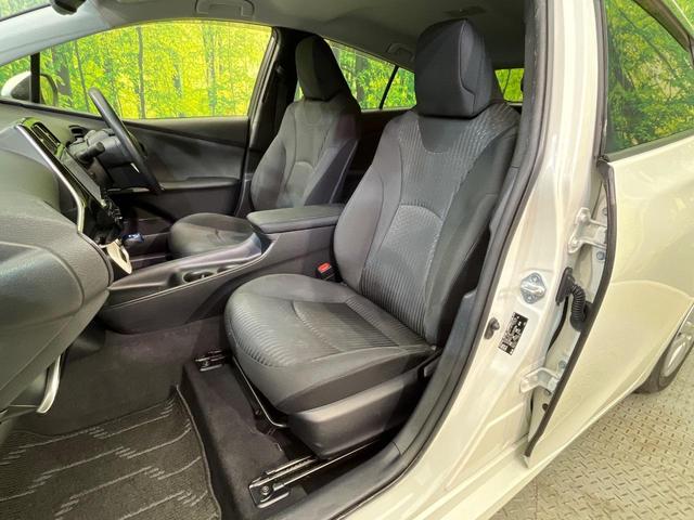 プリウス Ｓセーフティプラス　純正９型ナビ　バックカメラ　衝突被害軽減　レーダークルーズ　ヘッドアップディスプレイ　パーキングアシスト　禁煙車　ドラレコ　コーナーセンサー　スマートキー　ＥＴＣ　ＬＥＤヘッド　純正１５インチＡＷ（43枚目）