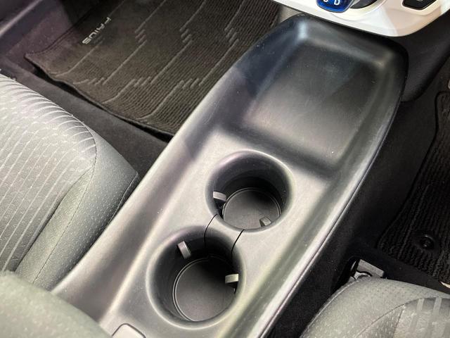 プリウス Ｓセーフティプラス　純正９型ナビ　バックカメラ　衝突被害軽減　レーダークルーズ　ヘッドアップディスプレイ　パーキングアシスト　禁煙車　ドラレコ　コーナーセンサー　スマートキー　ＥＴＣ　ＬＥＤヘッド　純正１５インチＡＷ（59枚目）