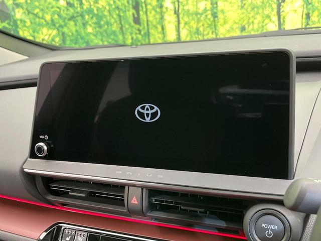 プリウス Ｚ　４ＷＤ　寒冷地仕様　純正１２．３型ディスプレイ　赤黒合皮シート　全周囲カメラ　トヨタチームメイト　１５００Ｗ電源　デジタルインナーミラー　禁煙車　電動リアゲート　シートエアコン　前後ドラレコ（4枚目）