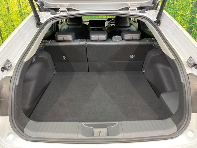 プリウス Ｚ　４ＷＤ　寒冷地仕様　純正１２．３型ディスプレイ　赤黒合皮シート　全周囲カメラ　トヨタチームメイト　１５００Ｗ電源　デジタルインナーミラー　禁煙車　電動リアゲート　シートエアコン　前後ドラレコ（12枚目）