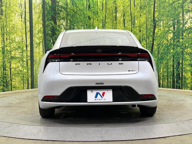 プリウス Ｚ　４ＷＤ　寒冷地仕様　純正１２．３型ディスプレイ　赤黒合皮シート　全周囲カメラ　トヨタチームメイト　１５００Ｗ電源　デジタルインナーミラー　禁煙車　電動リアゲート　シートエアコン　前後ドラレコ（16枚目）