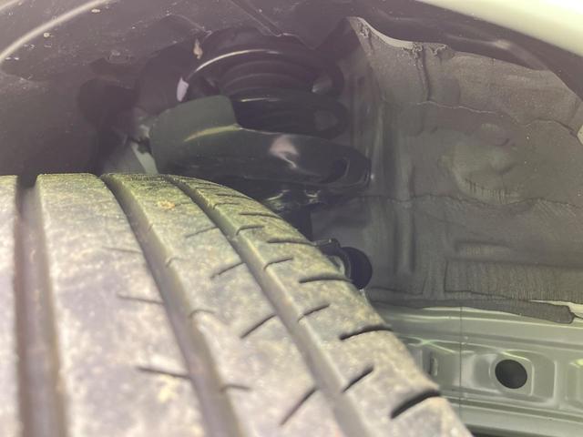 プリウス Ｚ　４ＷＤ　寒冷地仕様　純正１２．３型ディスプレイ　赤黒合皮シート　全周囲カメラ　トヨタチームメイト　１５００Ｗ電源　デジタルインナーミラー　禁煙車　電動リアゲート　シートエアコン　前後ドラレコ（21枚目）