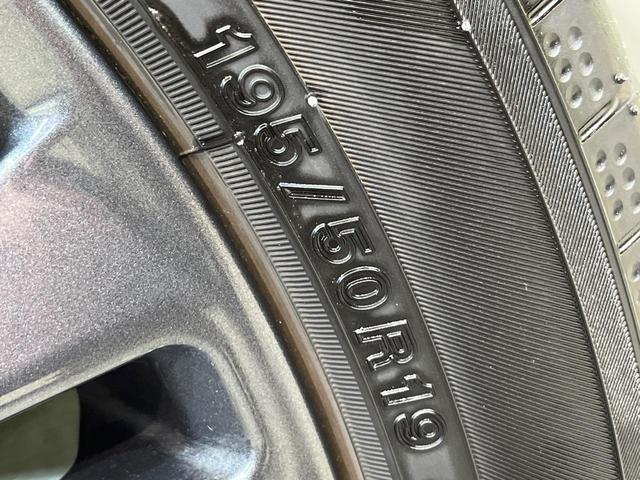 プリウス Ｚ　４ＷＤ　寒冷地仕様　純正１２．３型ディスプレイ　赤黒合皮シート　全周囲カメラ　トヨタチームメイト　１５００Ｗ電源　デジタルインナーミラー　禁煙車　電動リアゲート　シートエアコン　前後ドラレコ（24枚目）