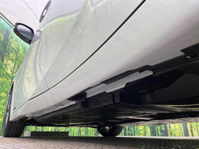 プリウス Ｚ　４ＷＤ　寒冷地仕様　純正１２．３型ディスプレイ　赤黒合皮シート　全周囲カメラ　トヨタチームメイト　１５００Ｗ電源　デジタルインナーミラー　禁煙車　電動リアゲート　シートエアコン　前後ドラレコ（26枚目）