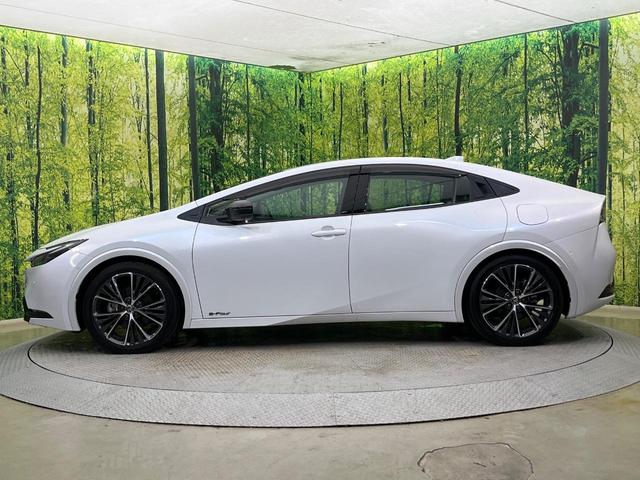 プリウス Ｚ　４ＷＤ　寒冷地仕様　純正１２．３型ディスプレイ　赤黒合皮シート　全周囲カメラ　トヨタチームメイト　１５００Ｗ電源　デジタルインナーミラー　禁煙車　電動リアゲート　シートエアコン　前後ドラレコ（31枚目）