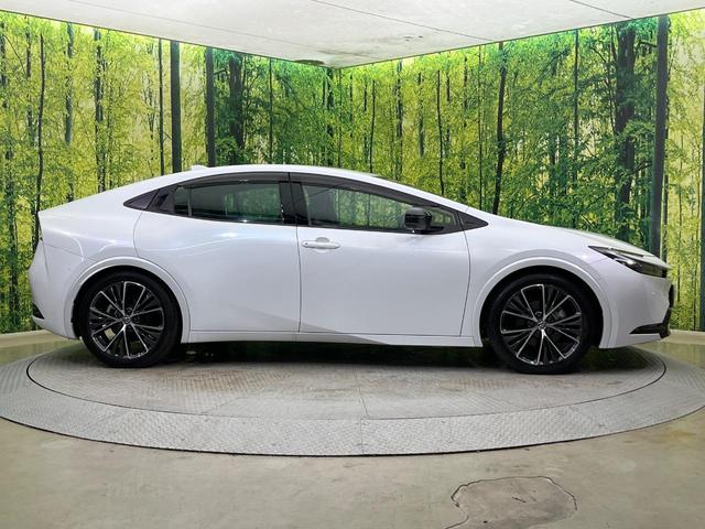 プリウス Ｚ　４ＷＤ　寒冷地仕様　純正１２．３型ディスプレイ　赤黒合皮シート　全周囲カメラ　トヨタチームメイト　１５００Ｗ電源　デジタルインナーミラー　禁煙車　電動リアゲート　シートエアコン　前後ドラレコ（33枚目）