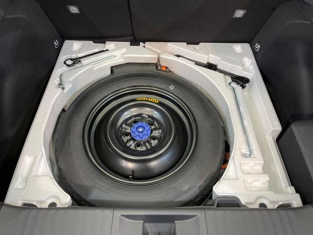 プリウス Ｚ　４ＷＤ　寒冷地仕様　純正１２．３型ディスプレイ　赤黒合皮シート　全周囲カメラ　トヨタチームメイト　１５００Ｗ電源　デジタルインナーミラー　禁煙車　電動リアゲート　シートエアコン　前後ドラレコ（35枚目）