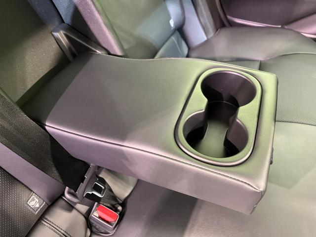 プリウス Ｚ　４ＷＤ　寒冷地仕様　純正１２．３型ディスプレイ　赤黒合皮シート　全周囲カメラ　トヨタチームメイト　１５００Ｗ電源　デジタルインナーミラー　禁煙車　電動リアゲート　シートエアコン　前後ドラレコ（43枚目）