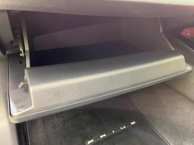 プリウス Ｚ　４ＷＤ　寒冷地仕様　純正１２．３型ディスプレイ　赤黒合皮シート　全周囲カメラ　トヨタチームメイト　１５００Ｗ電源　デジタルインナーミラー　禁煙車　電動リアゲート　シートエアコン　前後ドラレコ（45枚目）