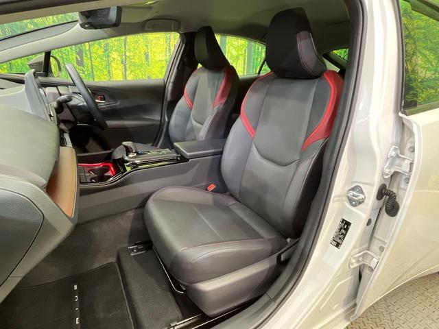 プリウス Ｚ　４ＷＤ　寒冷地仕様　純正１２．３型ディスプレイ　赤黒合皮シート　全周囲カメラ　トヨタチームメイト　１５００Ｗ電源　デジタルインナーミラー　禁煙車　電動リアゲート　シートエアコン　前後ドラレコ（46枚目）