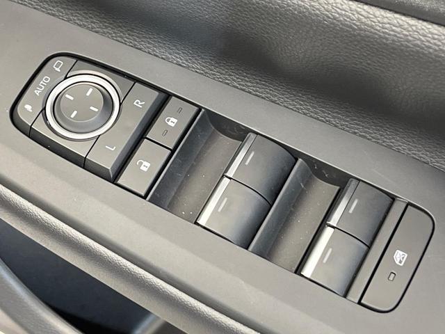 プリウス Ｚ　４ＷＤ　寒冷地仕様　純正１２．３型ディスプレイ　赤黒合皮シート　全周囲カメラ　トヨタチームメイト　１５００Ｗ電源　デジタルインナーミラー　禁煙車　電動リアゲート　シートエアコン　前後ドラレコ（50枚目）