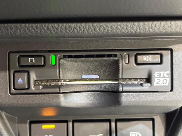 プリウス Ｚ　４ＷＤ　寒冷地仕様　純正１２．３型ディスプレイ　赤黒合皮シート　全周囲カメラ　トヨタチームメイト　１５００Ｗ電源　デジタルインナーミラー　禁煙車　電動リアゲート　シートエアコン　前後ドラレコ（52枚目）