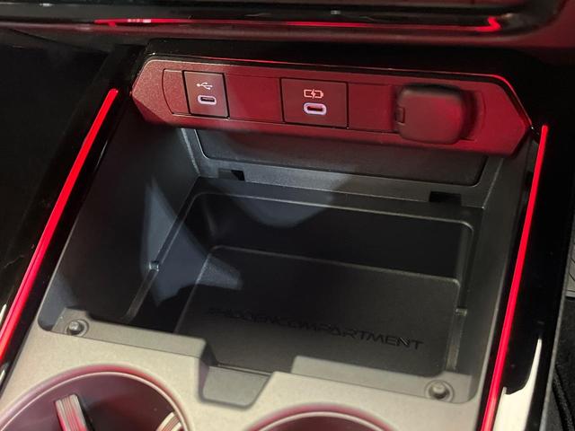 プリウス Ｚ　４ＷＤ　寒冷地仕様　純正１２．３型ディスプレイ　赤黒合皮シート　全周囲カメラ　トヨタチームメイト　１５００Ｗ電源　デジタルインナーミラー　禁煙車　電動リアゲート　シートエアコン　前後ドラレコ（67枚目）