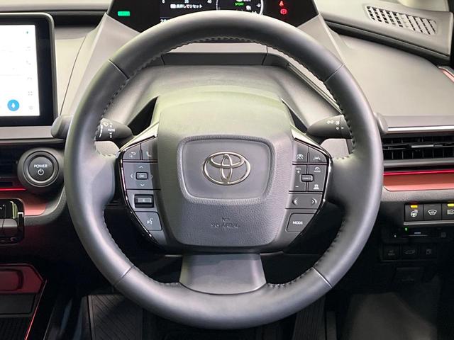 プリウス Ｚ　４ＷＤ　寒冷地仕様　純正１２．３型ディスプレイ　赤黒合皮シート　全周囲カメラ　トヨタチームメイト　１５００Ｗ電源　デジタルインナーミラー　禁煙車　電動リアゲート　シートエアコン　前後ドラレコ（75枚目）