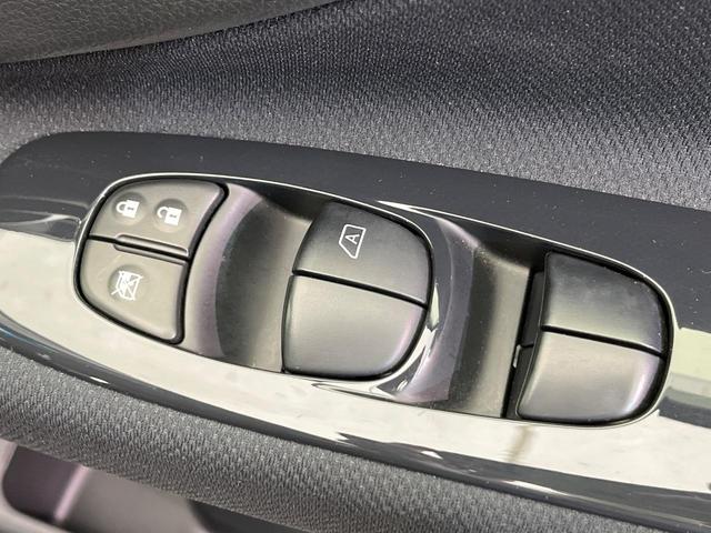 セレナ ハイウェイスター Vエアロモード+セーフティII 両側電動ドア 純正8型ナビ 全周囲カメラ 衝突被害軽減システム コーナーセンサー スマートキー LEDヘッド ビルトインETC クルコン 純正16インチアルミ 車線逸脱警報 オートライト(61枚目)