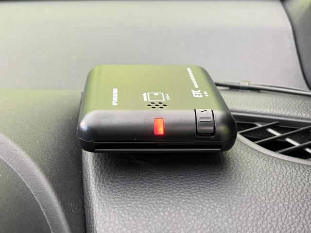 ヤリス Ｘ　４ＷＤ　寒冷地仕様　ＳＤナビ　バックカメラ　衝突被害軽減システム　レーダークルーズ　禁煙車　コーナーセンサー　スマートキー　ＥＴＣ　オートハイビーム　車線逸脱警報　フルセグ　Ｂｌｕｅｔｏｏｔｈ（7枚目）