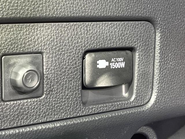 ヤリスクロス ハイブリッドＸ　４ＷＤ　純正ナビ　１００Ｖ電源　衝突被害軽減システム　レーダークルーズ　禁煙車　コーナーセンサー　スマートキー　ＬＥＤヘッド　ビルトインＥＴＣ　オートハイビーム　車線逸脱警報　オートエアコン（6枚目）