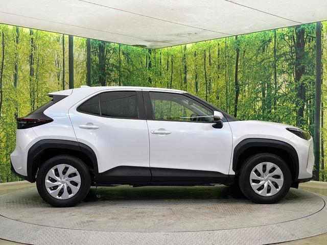 ヤリスクロス ハイブリッドＸ　４ＷＤ　純正ナビ　１００Ｖ電源　衝突被害軽減システム　レーダークルーズ　禁煙車　コーナーセンサー　スマートキー　ＬＥＤヘッド　ビルトインＥＴＣ　オートハイビーム　車線逸脱警報　オートエアコン（28枚目）