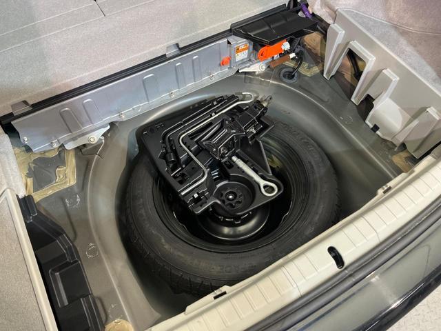 プリウス Ｓ　メーカー純正ナビ　バックカメラ　禁煙車　スマートキー　ビルトインＥＴＣ　純正１５インチアルミ　パークアシスト　オートライト　オートエアコン　ＣＤ　ＤＶＤ再生　フルセグ　横滑り防止装置（34枚目）