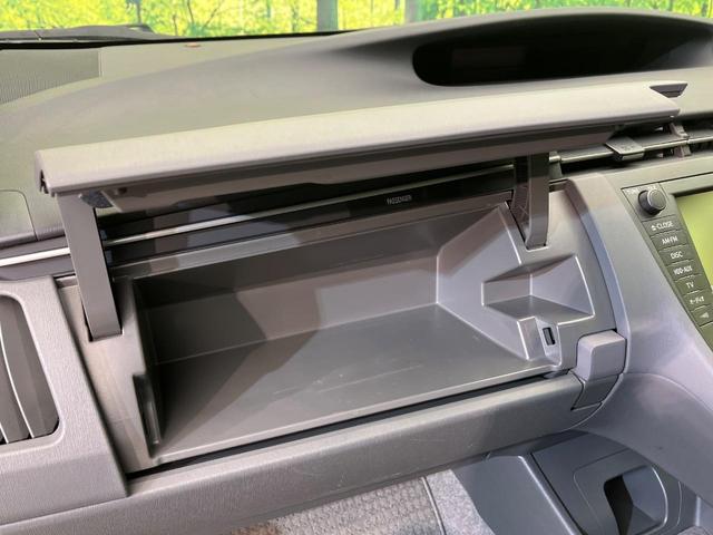プリウス Ｓ　メーカー純正ナビ　バックカメラ　禁煙車　スマートキー　ビルトインＥＴＣ　純正１５インチアルミ　パークアシスト　オートライト　オートエアコン　ＣＤ　ＤＶＤ再生　フルセグ　横滑り防止装置（45枚目）