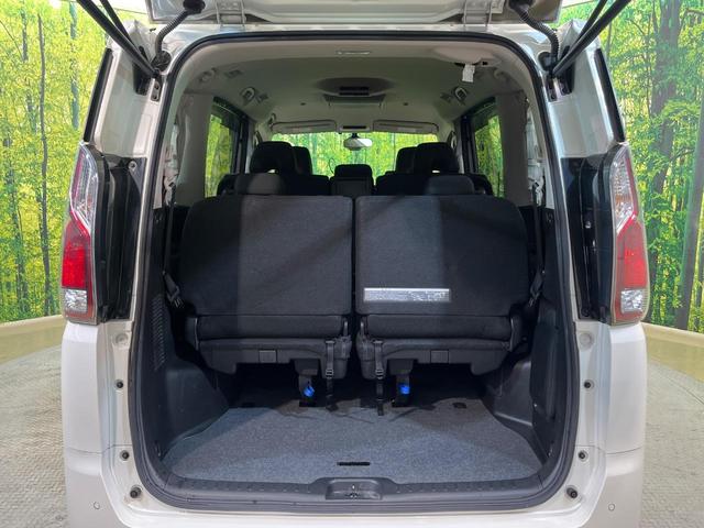 セレナ Ｘ　４ＷＤ　両側電動ドア　フリップダウンモニター　純正９型ナビ　全周囲カメラ　衝突被害軽減　禁煙車　コーナーセンサー　ＥＴＣ　クルコン　車線逸脱警報　パーキングアシスト　快適パック　Ｂｌｕｅｔｏｏｔｈ（12枚目）