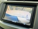 フィット Gスマートセレクション 4WD 楽ナビ バックカメラ 寒冷地仕様 禁煙車 スマートキー HIDヘッド ビルトインETC オートライト CD/DVD再生 シートリフター 電動格納ミラー 15インチAW プライバシーガラス(4枚目)