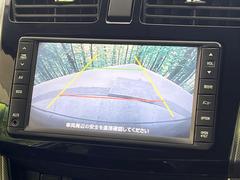 【バックカメラ】駐車時に後方がリアルタイム映像で確認できます。大型商業施設や立体駐車場での駐車時や、夜間のバック時に大活躍！運転スキルに関わらず、今や必須となった装備のひとつです！ 4