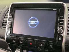 【純正９型ナビ】人気の純正ナビを装備。オーディオ機能も充実しており、Ｂｌｕｅｔｏｏｔｈ接続すればお持ちのスマホやＭＰ３プレイヤーの音楽を再生可能！毎日の運転がさらに楽しくなります！！ 4