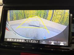 【バックカメラ】駐車時に後方がリアルタイム映像で確認できます。大型商業施設や立体駐車場での駐車時や、夜間のバック時に大活躍！運転スキルに関わらず、今や必須となった装備のひとつです！ 6