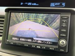 【バックカメラ】駐車時に後方がリアルタイム映像で確認できます。大型商業施設や立体駐車場での駐車時や、夜間のバック時に大活躍！運転スキルに関わらず、今や必須となった装備のひとつです！ 6