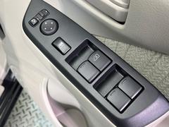 【電動格納ミラー】サイドミラーは電動格納式となっており、狭い駐車場でもキズがつくリスクを抑えられます。 6