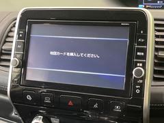 【純正９型ナビ】人気の純正ナビを装備。オーディオ機能も充実しており、Ｂｌｕｅｔｏｏｔｈ接続すればお持ちのスマホやＭＰ３プレイヤーの音楽を再生可能！毎日の運転がさらに楽しくなります！！ 4