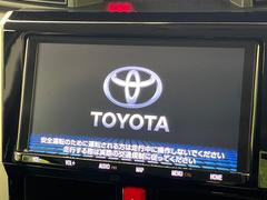 【純正９型ナビ】人気の純正ナビを装備。オーディオ機能も充実しており、Ｂｌｕｅｔｏｏｔｈ接続すればお持ちのスマホやＭＰ３プレイヤーの音楽を再生可能！毎日の運転がさらに楽しくなります！！ 4