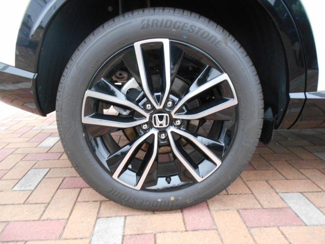 純正アルミホイールです。足元が引き立つので、車全体のイメージがアップします！