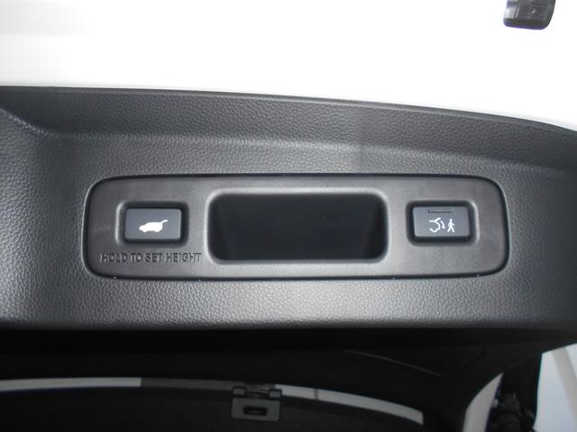 パワーテールゲート搭載！荷物を持っているときでも楽々開閉が可能☆彡