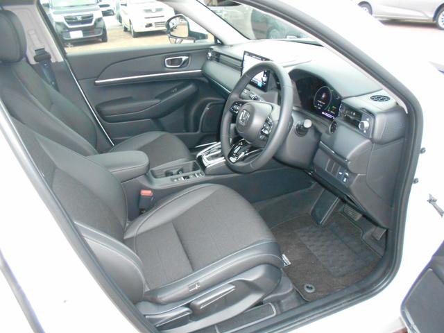 運転席には高さ調整ができる『シートハイトアジャスター機能』が付いています！　自分にぴったりの運転姿勢がとれます