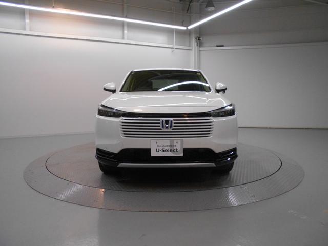 ヴェゼル ｅ：ＨＥＶＺ　当社デモカー　ホンダセンシング　ホンダコネクテット　メモリナビ　Ｂｌｕｅｔｏｏｔｈ　リアカメラ　ＬＥＤヘッドライト　ＬＥＤフォグライト　アルミホイール　運転席／助手席シートヒーター　ＥＴＣ（4枚目）