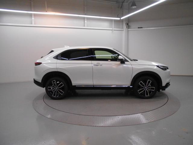 ヴェゼル ｅ：ＨＥＶＺ　当社デモカー　ホンダセンシング　ホンダコネクテット　メモリナビ　Ｂｌｕｅｔｏｏｔｈ　リアカメラ　ＬＥＤヘッドライト　ＬＥＤフォグライト　アルミホイール　運転席／助手席シートヒーター　ＥＴＣ（8枚目）