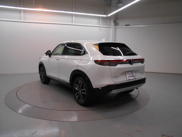 ヴェゼル ｅ：ＨＥＶＺ　当社デモカー　ホンダセンシング　ホンダコネクテット　メモリナビ　Ｂｌｕｅｔｏｏｔｈ　リアカメラ　ＬＥＤヘッドライト　ＬＥＤフォグライト　アルミホイール　運転席／助手席シートヒーター　ＥＴＣ（9枚目）