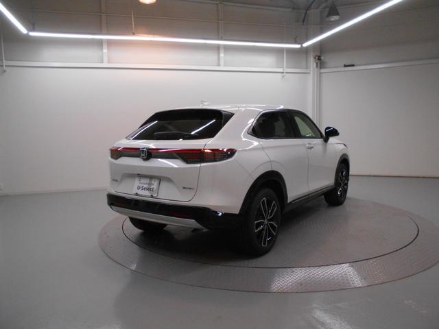 ヴェゼル ｅ：ＨＥＶＺ　当社デモカー　ホンダセンシング　ホンダコネクテット　メモリナビ　Ｂｌｕｅｔｏｏｔｈ　リアカメラ　ＬＥＤヘッドライト　ＬＥＤフォグライト　アルミホイール　運転席／助手席シートヒーター　ＥＴＣ（10枚目）