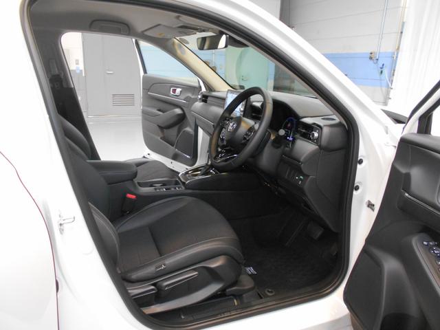 ヴェゼル ｅ：ＨＥＶＺ　当社デモカー　ホンダセンシング　ホンダコネクテット　メモリナビ　Ｂｌｕｅｔｏｏｔｈ　リアカメラ　ＬＥＤヘッドライト　ＬＥＤフォグライト　アルミホイール　運転席／助手席シートヒーター　ＥＴＣ（13枚目）