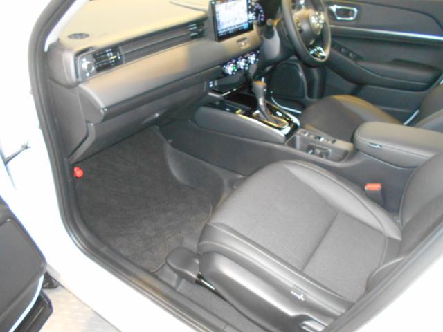 ヴェゼル ｅ：ＨＥＶＺ　当社デモカー　ホンダセンシング　ホンダコネクテット　メモリナビ　Ｂｌｕｅｔｏｏｔｈ　リアカメラ　ＬＥＤヘッドライト　ＬＥＤフォグライト　アルミホイール　運転席／助手席シートヒーター　ＥＴＣ（16枚目）