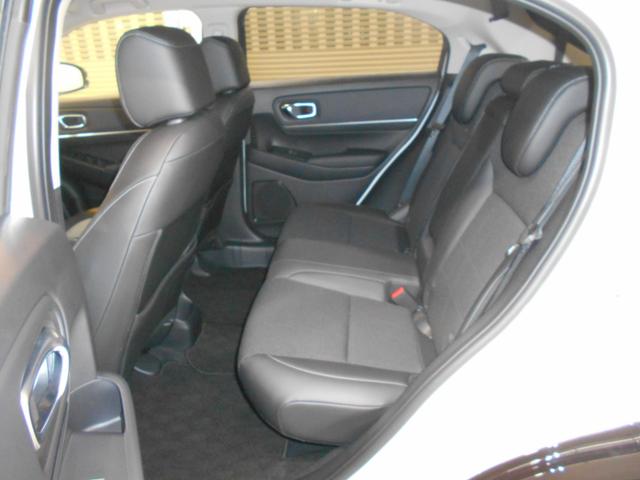 ヴェゼル ｅ：ＨＥＶＺ　当社デモカー　ホンダセンシング　ホンダコネクテット　メモリナビ　Ｂｌｕｅｔｏｏｔｈ　リアカメラ　ＬＥＤヘッドライト　ＬＥＤフォグライト　アルミホイール　運転席／助手席シートヒーター　ＥＴＣ（18枚目）