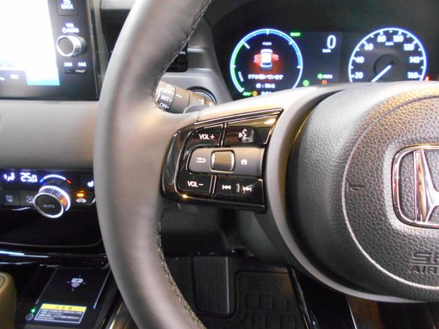 ヴェゼル ｅ：ＨＥＶＺ　当社デモカー　ホンダセンシング　ホンダコネクテット　メモリナビ　Ｂｌｕｅｔｏｏｔｈ　リアカメラ　ＬＥＤヘッドライト　ＬＥＤフォグライト　アルミホイール　運転席／助手席シートヒーター　ＥＴＣ（25枚目）