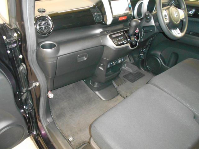 Ｎ－ＢＯＸカスタム ＧＳＳブラックスタイルパッケージ　あんしんパッケージ　メモリナビ　Ｂｌｕｅｔｏｏｔｈ　リアカメラ　両側電動スライドドア　ディスチャージヘッドライト　ＬＥＤフォグライト　アルミホイール　シートバックテーブル　ＥＴＣ（16枚目）