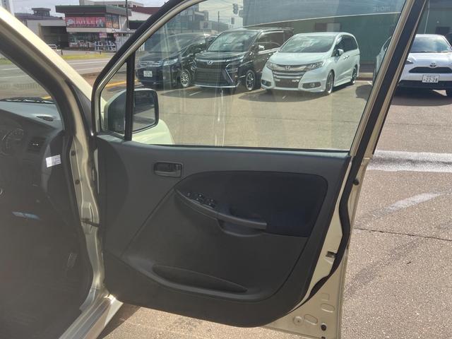運転席側ドア内装は状態悪いものが多い印象ですが比較的きれいです！